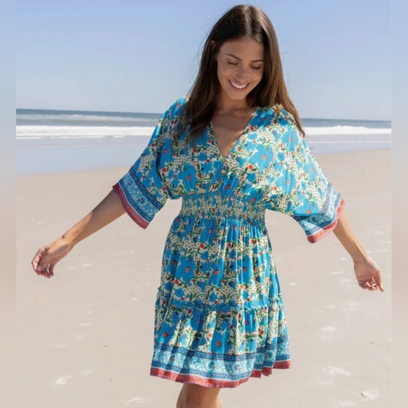 NATURAL LIFE Dresses & Skirts - NATURAL LIFE NWT Size L Blue V-Neck Dress with Floral Pattern. So Pretty!